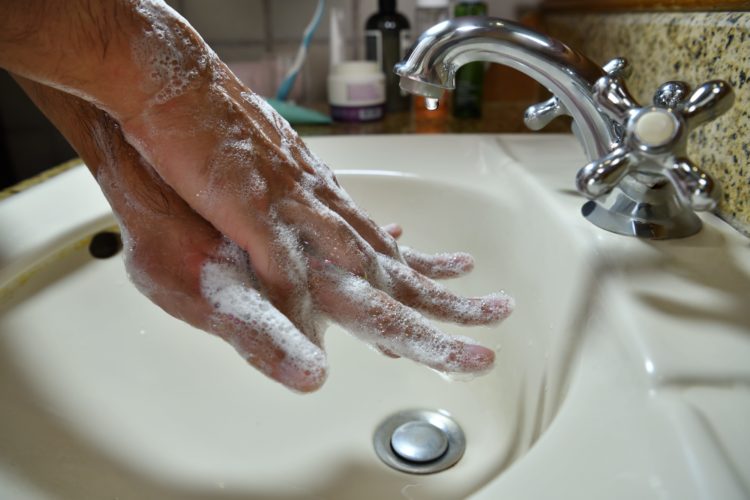 washing-hands-JH2NF4U